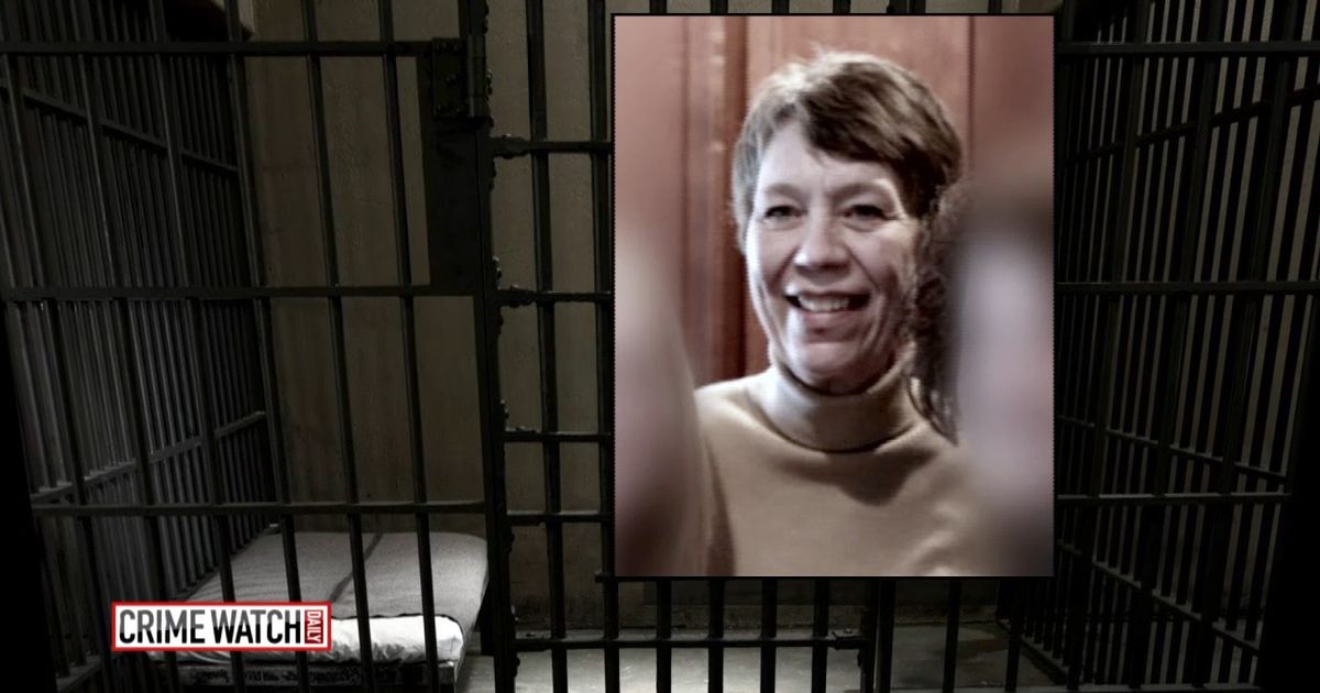 Iowa City clerk pleads guilty to fraud, arson